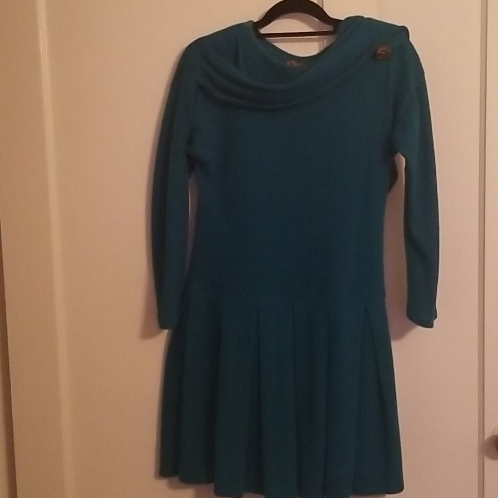 Long  sleep  dress